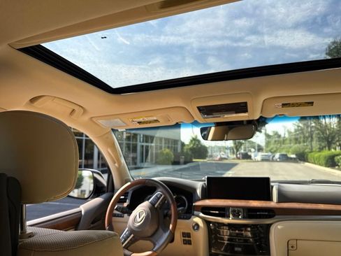 Used 2021 Lexus LX 570 4WD w/ Luxury Package image 8