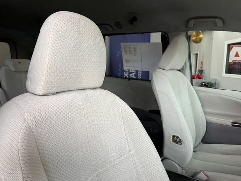 Used 2012 Toyota Sienna LE FWD image 21