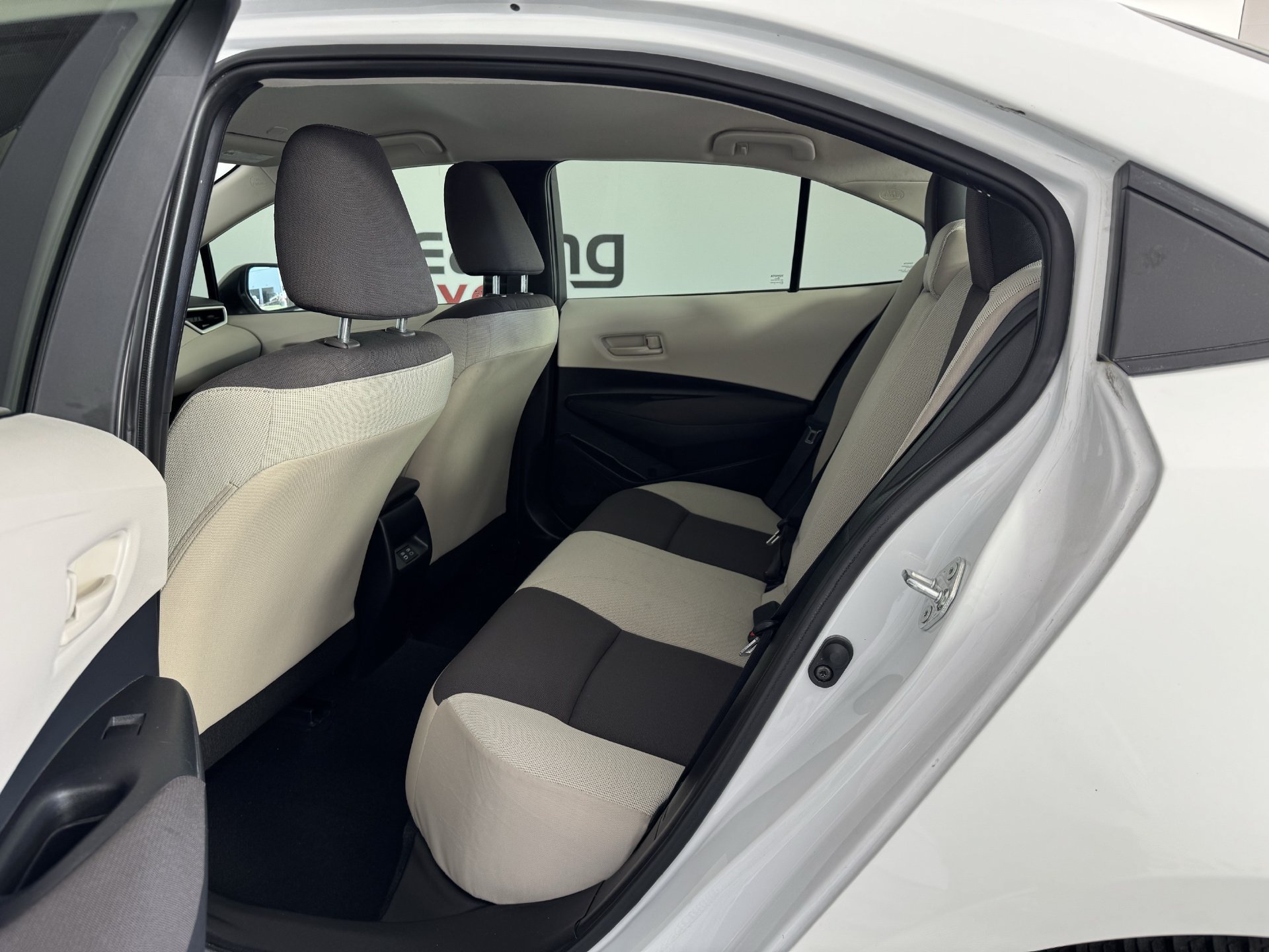 Used 2025 Toyota Corolla LE FWD image 15