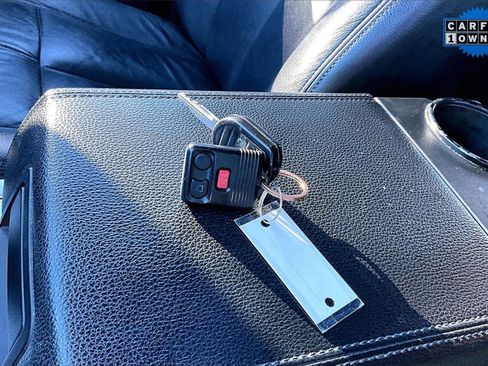 Used 2016 Ford Expedition EL XLT image 9