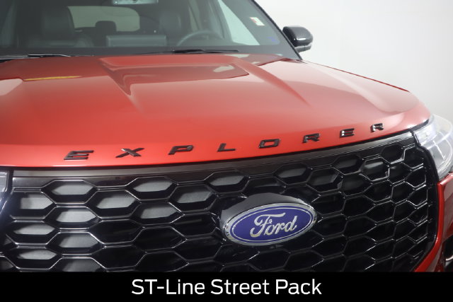 Certified 2025 Ford Explorer ST-Line w/ Premium Package AWD/4WD image 23
