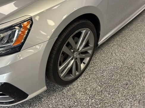 Used 2018 Volkswagen Passat 2.0T R-Line w/ R-Line Lighting Package FWD image 35