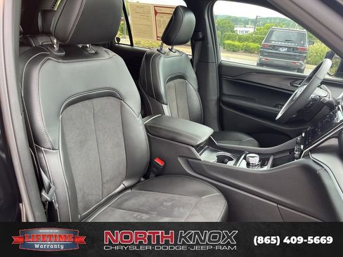 Used 2024 Jeep Grand Cherokee Altitude image 28