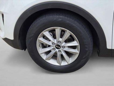 Used 2019 Kia Sorento FWD V6 w/ LX V6 Convenience Package image 9