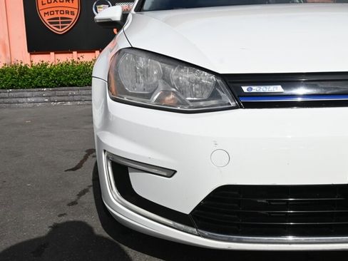 Used 2016 Volkswagen e-Golf SE w/ DC Fast Charging Package image 3