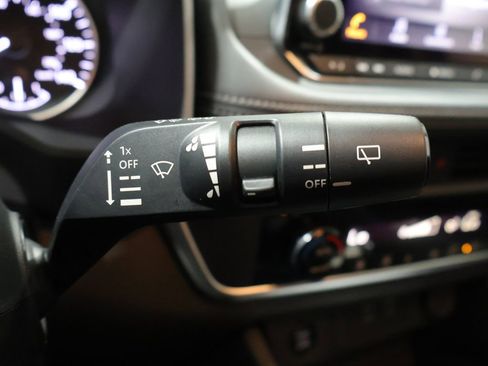 Used 2024 Nissan Rogue SV AWD/4WD image 40