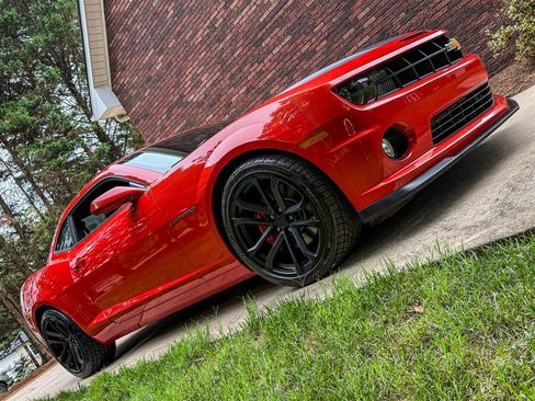 Used 2013 Chevrolet Camaro SS w/ SS Performance Package RWD image 28