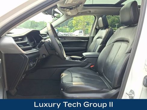 Used 2022 Jeep Grand Cherokee Limited 4xe w/ Luxury Tech Group II AWD/4WD image 2