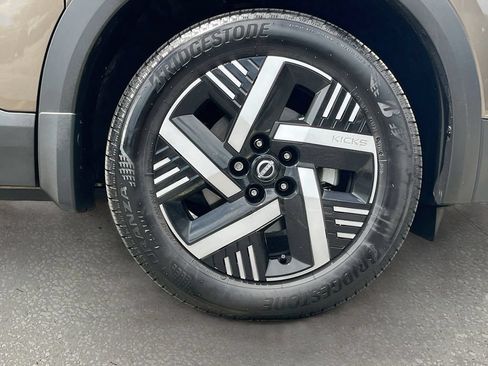 Used 2026 Nissan Kicks SV FWD image 28