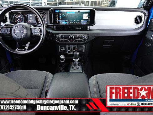 Used 2025 Jeep Gladiator Sport AWD/4WD image 11