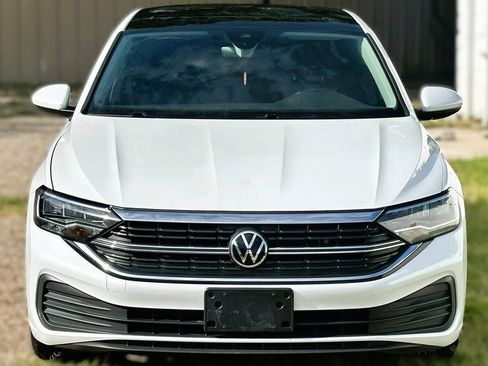 Used 2023 Volkswagen Jetta SE FWD image 11