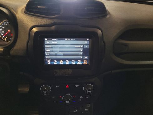 Used 2019 Jeep Renegade Latitude image 25