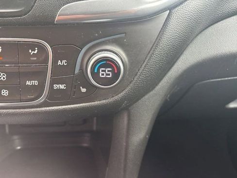 Used 2019 Chevrolet Equinox LT FWD image 25