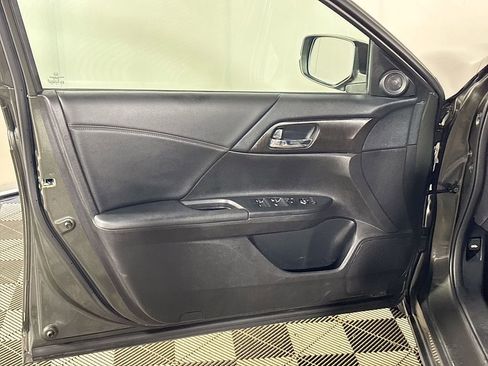 Used 2015 Honda Accord EX image 10