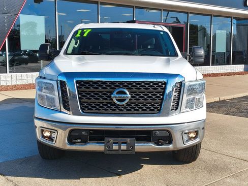 Used 2017 Nissan Titan SV AWD/4WD image 2