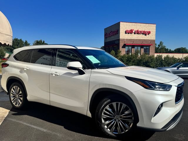 Used 2020 Toyota Highlander Platinum FWD image 2