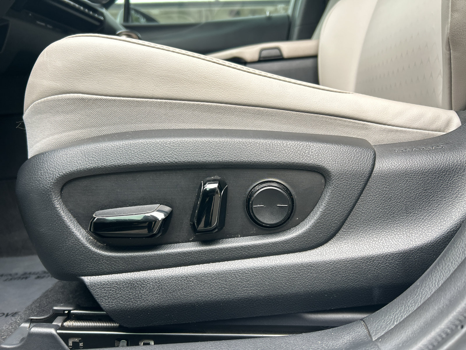 Used 2022 Lexus UX 200 w/ Accessory Package (Z1) FWD image 16