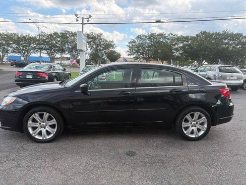 Used 2013 Chrysler 200 Touring FWD image 5