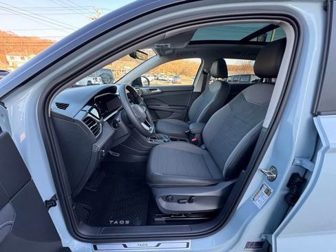 New 2026 Volkswagen Taos SE image 28