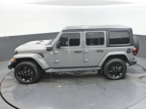 Used 2023 Jeep Wrangler Unlimited Sahara AWD/4WD image 35