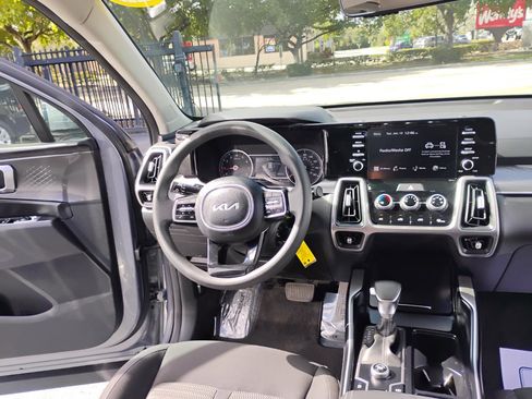 Used 2023 Kia Sorento LX image 24