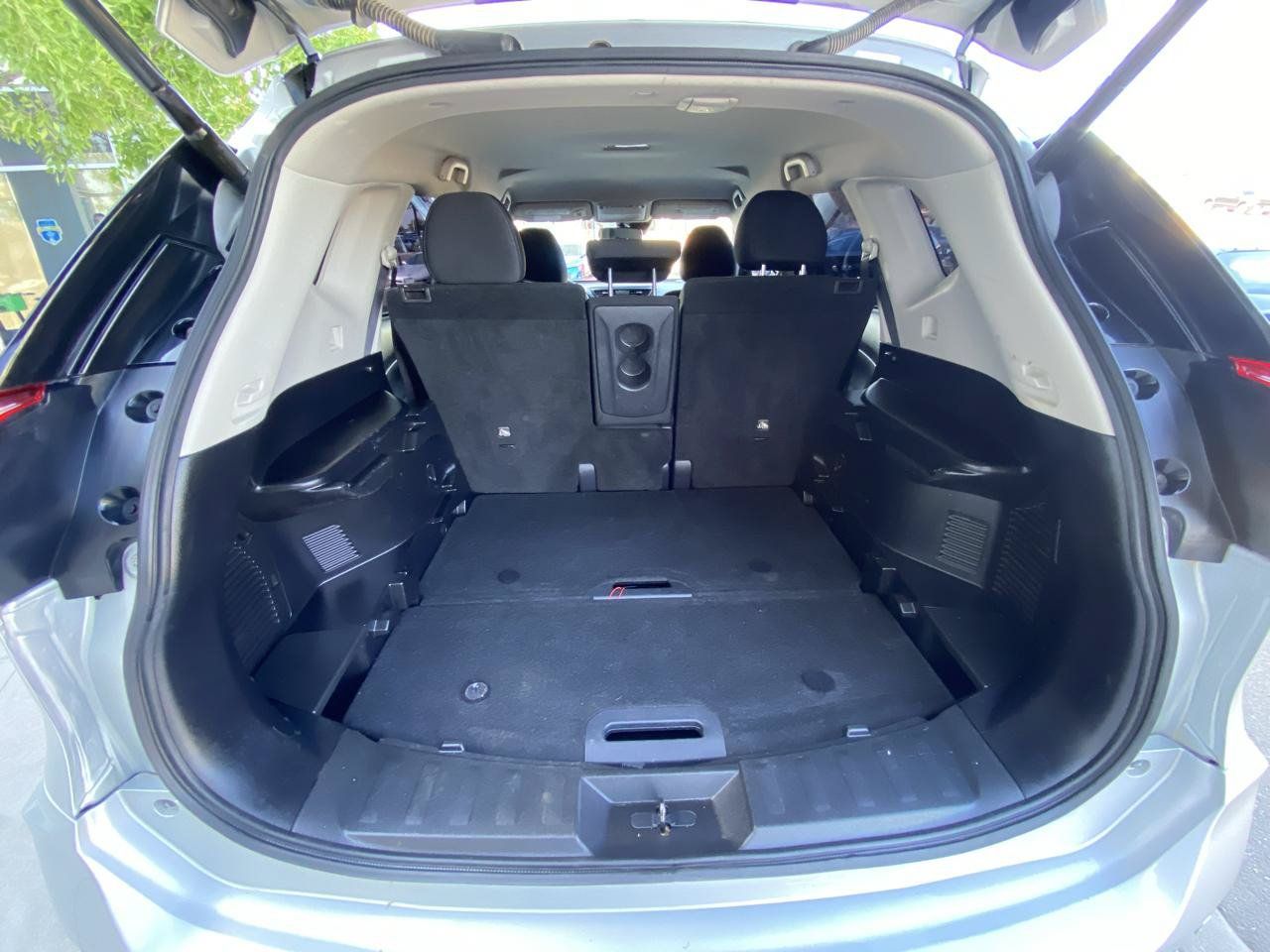 Used 2020 Nissan Rogue SV FWD image 23
