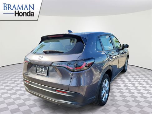 Used 2023 Honda HR-V LX image 3