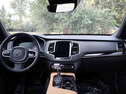 Used 2018 Volvo XC90 T6 Momentum w/ Convenience Package image 16