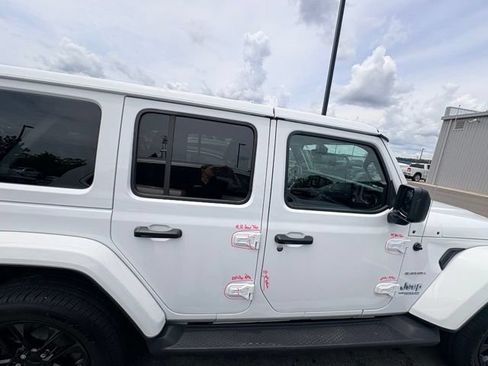 Used 2022 Jeep Wrangler Unlimited Sahara AWD/4WD image 10