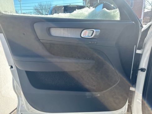 Used 2023 Volvo XC40 B5 Plus w/ Climate Package image 17