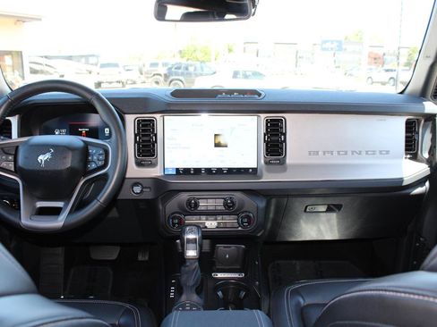 Used 2025 Ford Bronco Outer Banks AWD/4WD image 21
