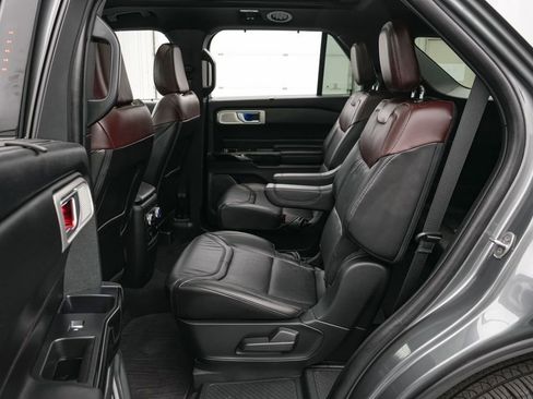 Certified 2023 Ford Explorer Platinum w/ Technology Package image 18