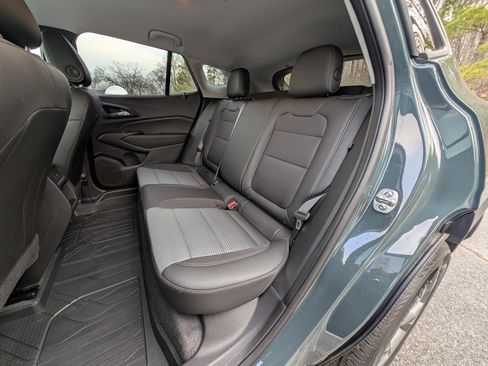 Used 2025 Chevrolet Trax LT w/ Driver Confidence Package image 17