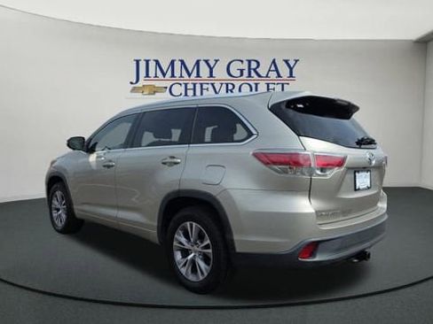 Used 2015 Toyota Highlander XLE image 3