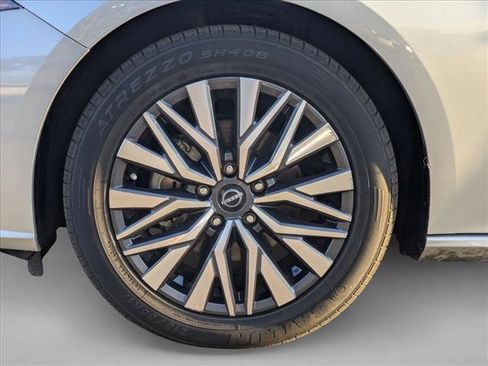 Used 2024 Nissan Altima 2.5 SV image 23