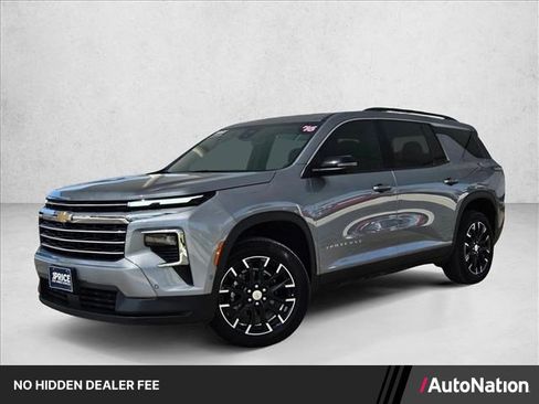 Used 2025 Chevrolet Traverse LT w/ Enhanced Driving Package AWD/4WD image 1