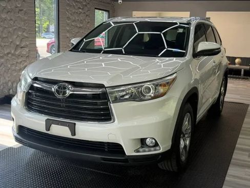 Used 2015 Toyota Highlander Limited Platinum AWD/4WD image 3