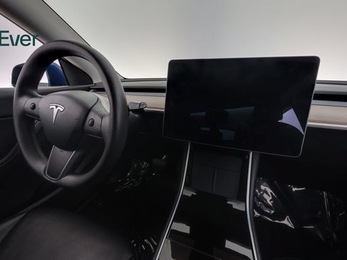 Used 2021 Tesla Model Y Long Range AWD/4WD image 25