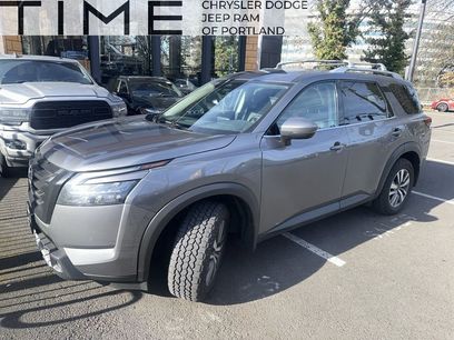 Used 2025 Nissan Pathfinder SL w/ Black Appearance Package