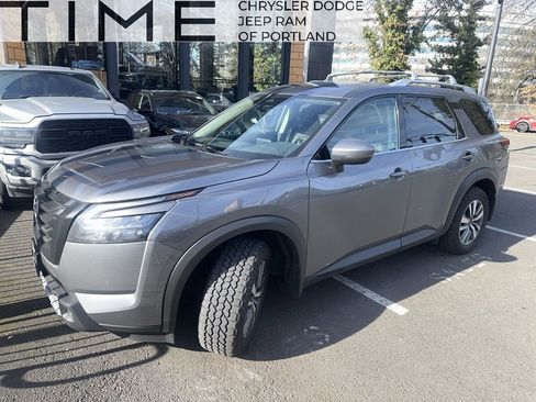 Used 2025 Nissan Pathfinder SL w/ Black Appearance Package image 1