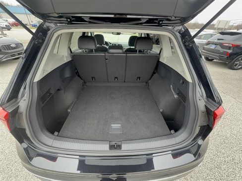 Used 2021 Volkswagen Tiguan SE w/ Panoramic Sunroof Package image 4
