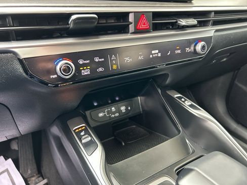Certified 2025 Kia Sorento X-Line EX image 26