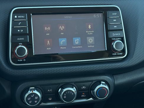 Used 2020 Nissan Kicks S image 12