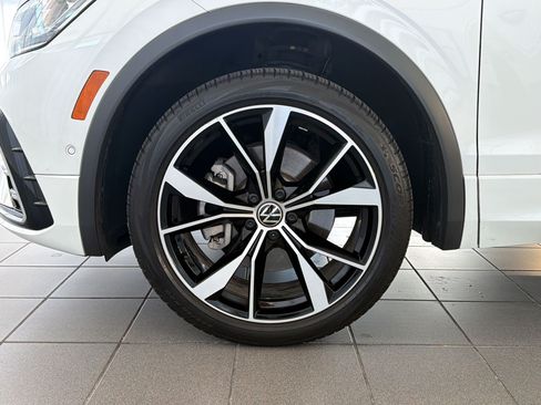 Certified 2024 Volkswagen Tiguan SEL R-Line AWD/4WD image 13