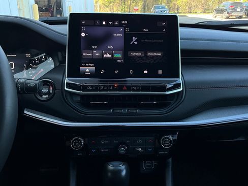 Used 2025 Jeep Compass Trailhawk image 26