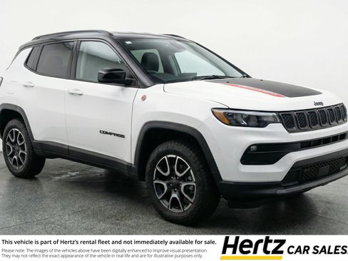 Used 2025 Jeep Compass Trailhawk AWD/4WD image 1