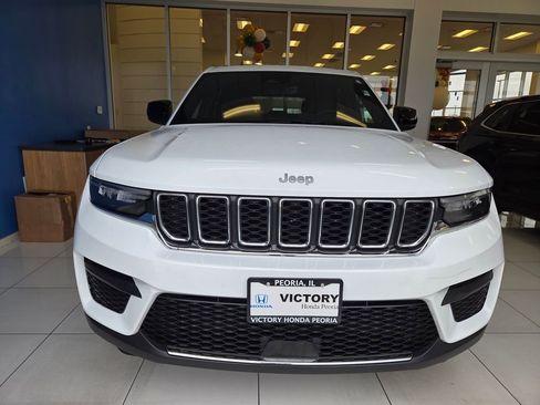 Used 2025 Jeep Grand Cherokee Laredo X image 2