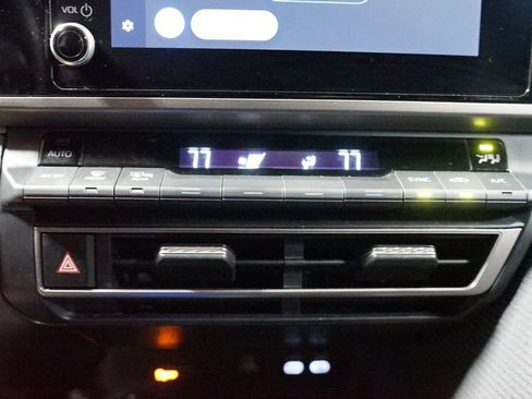 Certified 2025 Toyota Camry SE w/ Convenience Package image 24