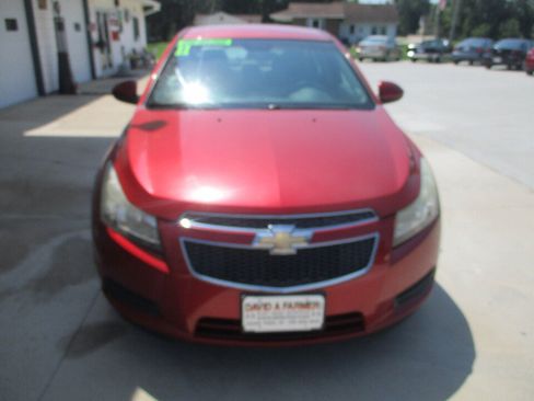 Used 2011 Chevrolet Cruze LT FWD image 3
