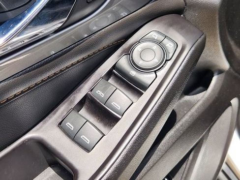 Used 2020 Chevrolet Traverse LT FWD image 22